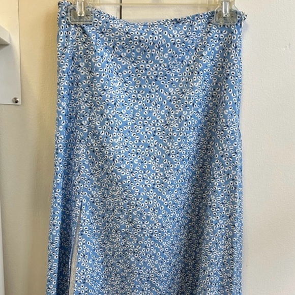 Blue Floral Women's Midi Skirt - Picture 2 of 5